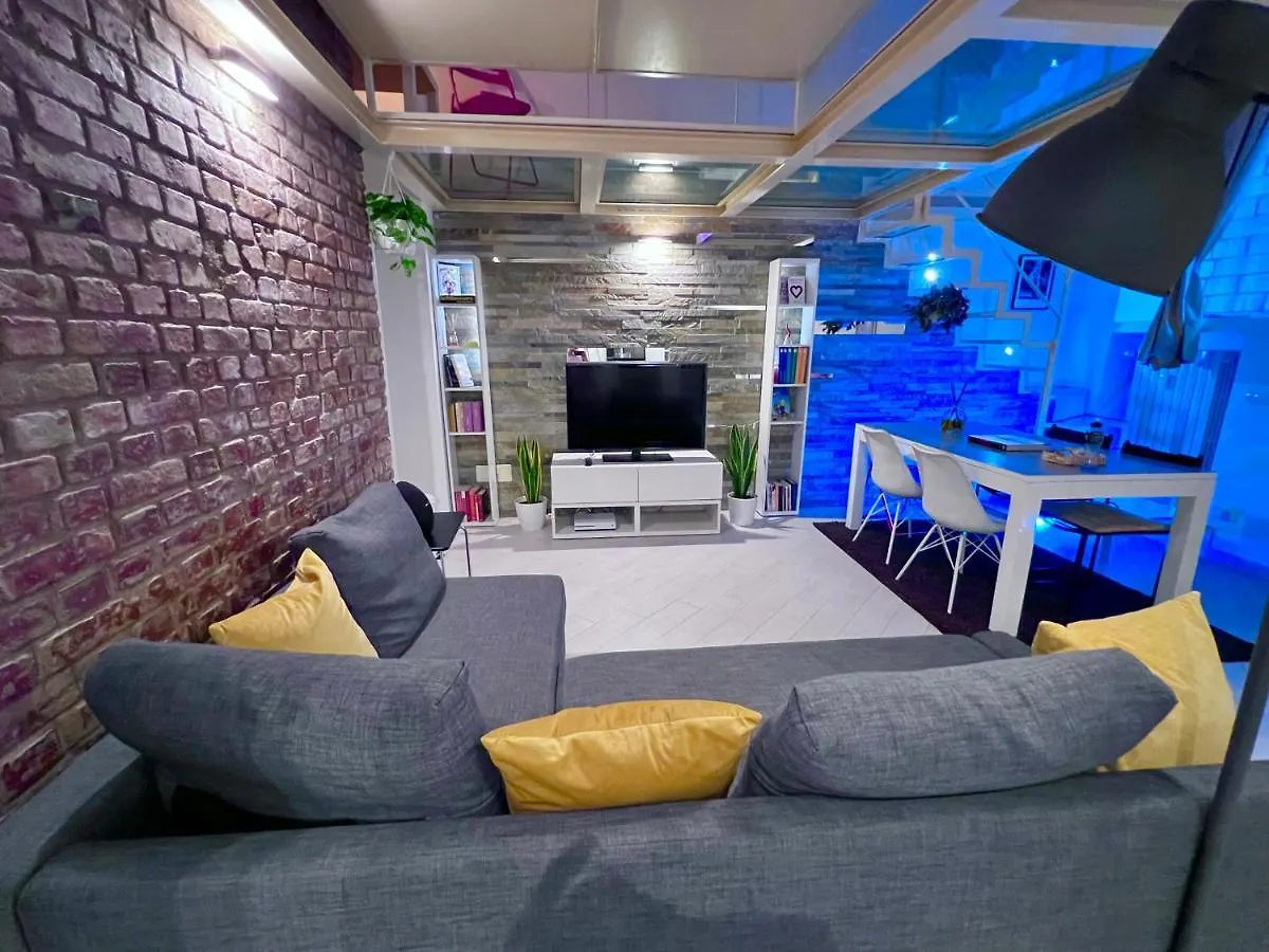 Glass Floor Loft Lejlighed Milano 0*,  Italien